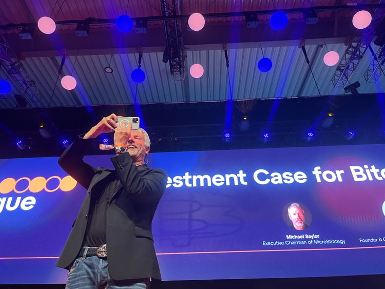 Pakalbėjom su Michaelu Sayloru