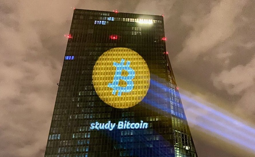 Diena kriptoje: ECB vėl šovė į BTC ir vėl pataikė į save, naujoviškas kasėjos siūlymas, istoriniai laiškai